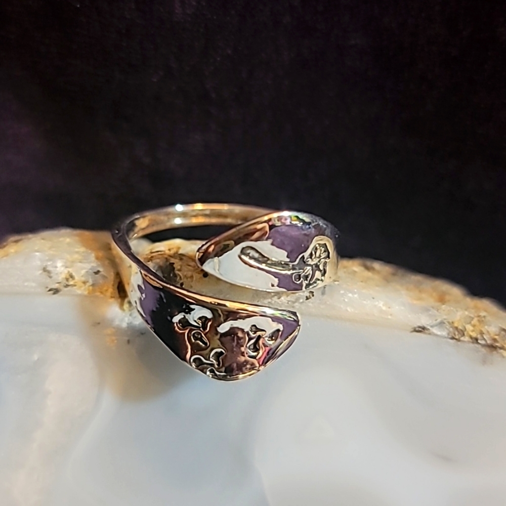 Dandelion adjustable ring.